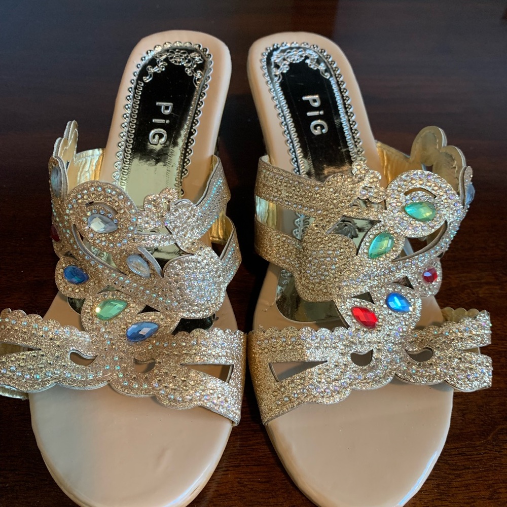 Beautiful sparkly sandals.